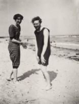 Virginia Woolf and Clive Bell, 1911, Studland beach, Dorset
