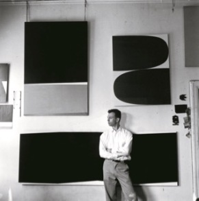 Ellsworth Kelly dans son studio à SoHo, New-York, 1956 @ Ellsworth Kelly estate